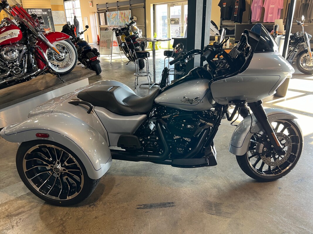 FLTRT 2024 Road Glide 3