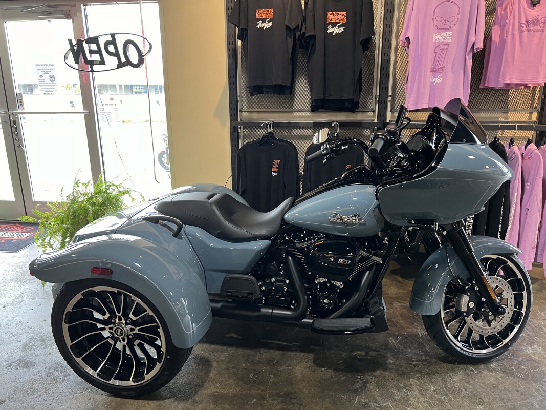 FLTRT 2024 Road Glide 3