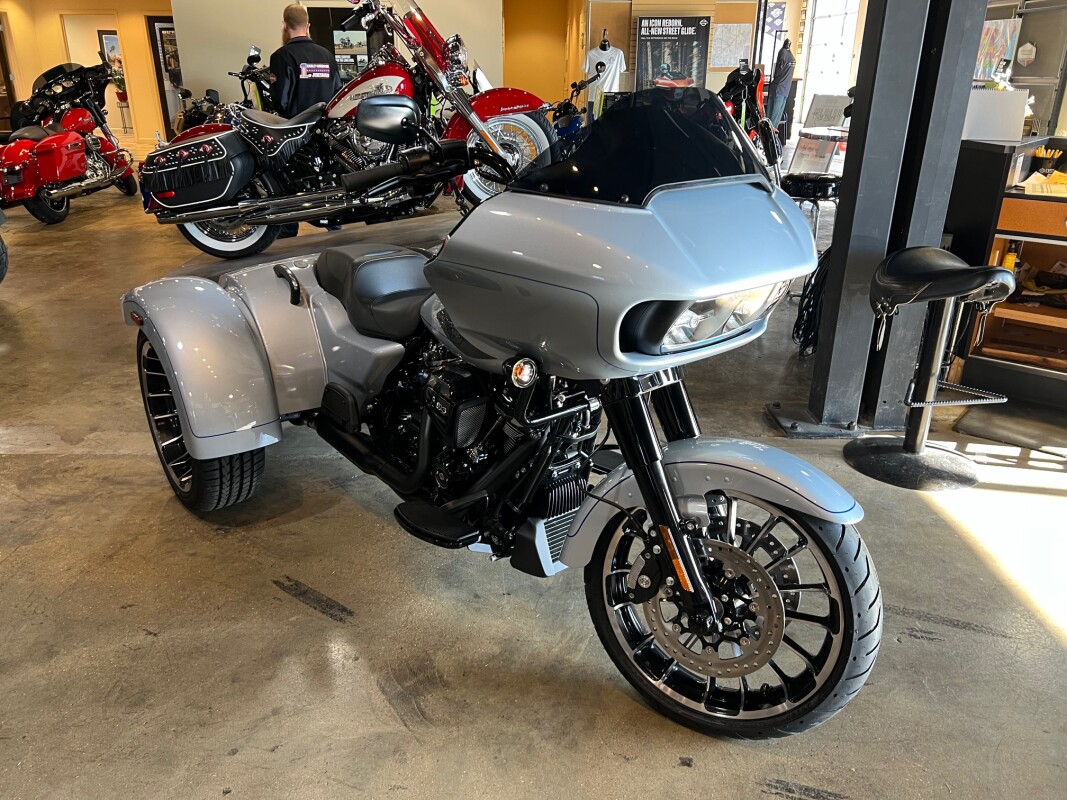 FLTRT 2024 Road Glide 3 - Photo 2