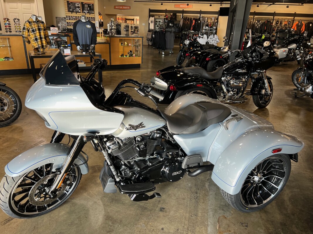 FLTRT 2024 Road Glide 3 - Photo 5