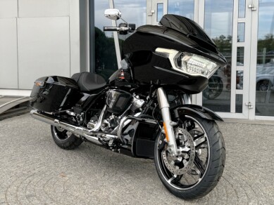 2025 Harley-Davidson<sup>®</sup> Road Glide® Vivid Black