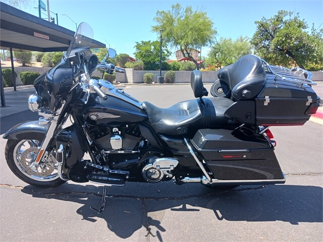 2013 CVO Ultra Classic 110th Anniversary Edition - Photo 2