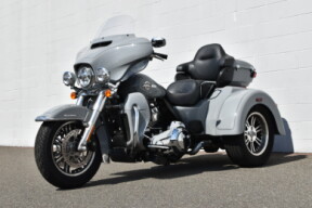 2024 Harley-Davidson® Tri Glide® Ultra FLHTCUTG thumb 0