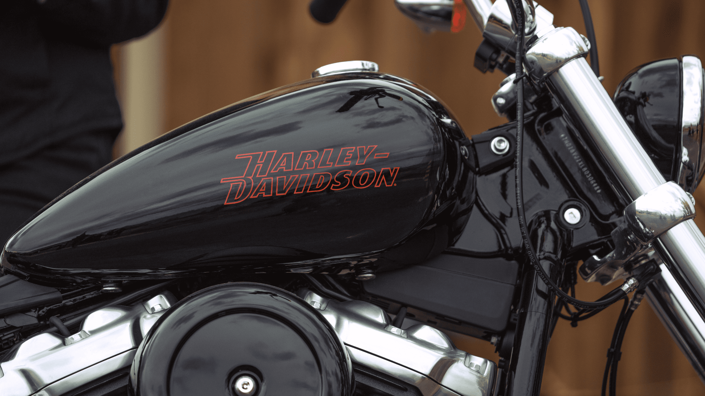 Close-up of the fuel tank on a 2024 Harley-Davidson® Softail® Standard with the red Harley-Davidson logo