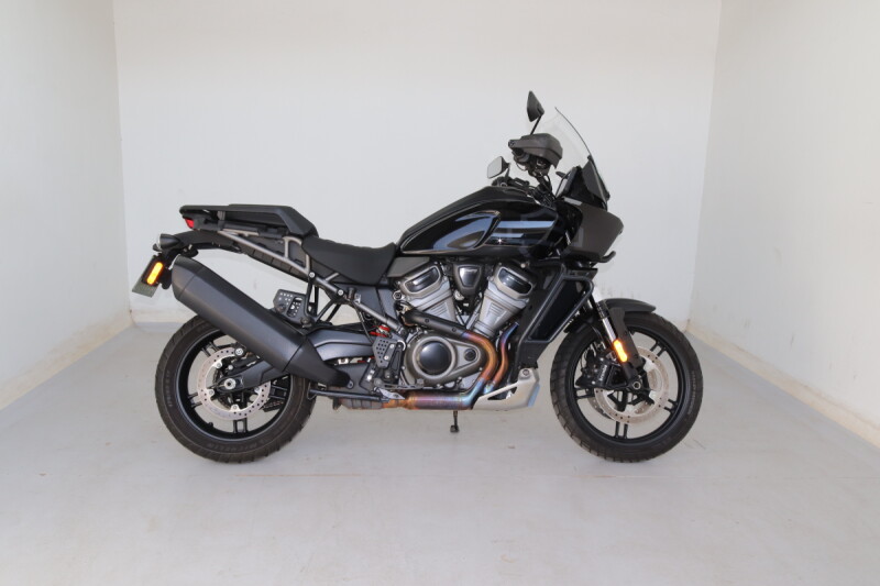 2021 Harley-Davidson<sup>®</sup> Pan America™ 1250 Black