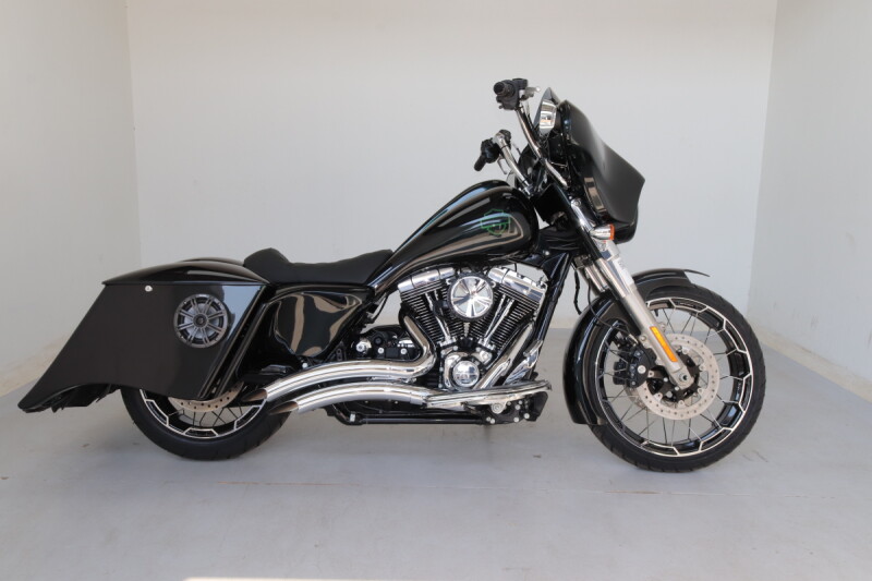 2016 Harley-Davidson<sup>®</sup> Street Glide<sup>®</sup> Special Black