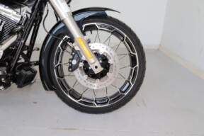 2016 Harley-Davidson<sup>®</sup> Street Glide<sup>®</sup> Special Black thumb 1
