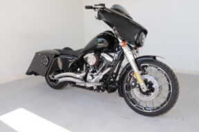 2016 Harley-Davidson<sup>®</sup> Street Glide<sup>®</sup> Special Black thumb 2