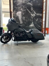 2022 Harley-Davidson<sup>®</sup> Street Glide<sup>®</sup> ST Gunship Grey - Black Finish thumb 3