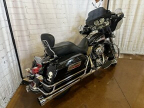 2007 Harley-Davidson<sup>®</sup> Electra Glide® Classic FLHTC Vivid Black thumb 3