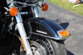 FLHTK 2012 Electra Glide<sup>®</sup> Ultra Limited thumb 2