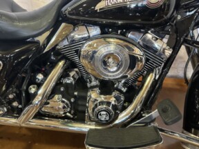 2007 Harley-Davidson<sup>®</sup> Electra Glide® Classic FLHTC Vivid Black thumb 2