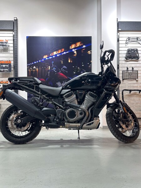 2023 Harley-Davidson<sup>®</sup> Pan America™ 1250 Vivid Black w/Laced Wheels