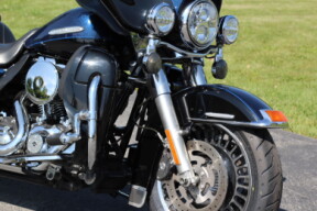 FLHTK 2012 Electra Glide<sup>®</sup> Ultra Limited thumb 2