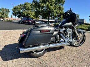 FLHXS 2017 Street Glide<sup>®</sup> Special thumb 2