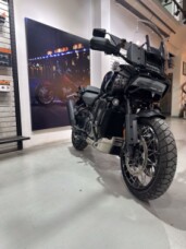 2023 Harley-Davidson<sup>®</sup> Pan America™ 1250 Vivid Black w/Laced Wheels thumb 2