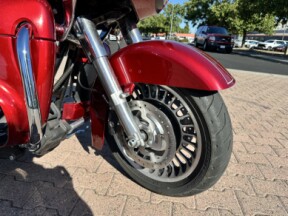 FLTRU 2013 Road Glide<sup>®</sup> Ultra thumb 1