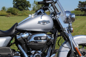 FLHR 2019 Road King<sup>®</sup> thumb 1
