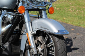FLHR 2019 Road King<sup>®</sup> thumb 2