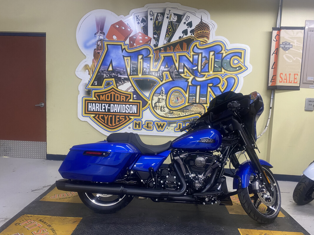 2024 HarleyDavidson® Street Glide® Blue Burst Black Finish