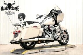 2022 Harley-Davidson® Road Glide® Special White Sand Pearl thumb 3