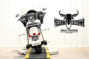 2022 Harley-Davidson® Road Glide® Special White Sand Pearl thumb 2
