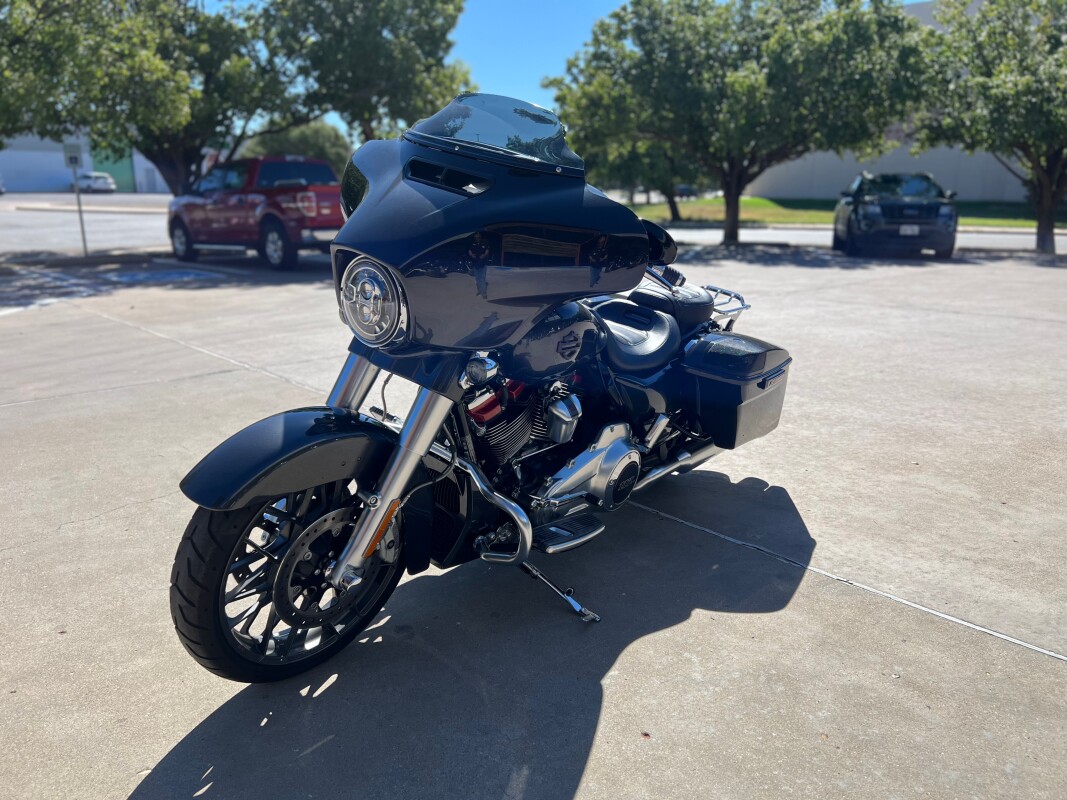 2020 Harley-Davidson CVO Street Glide Black Stardust w/ Magnetic - Photo 4