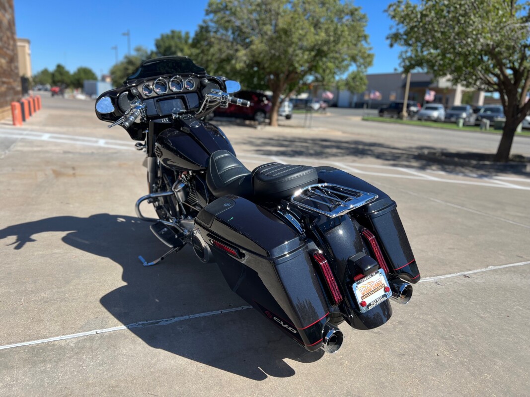 2020 Harley-Davidson CVO Street Glide Black Stardust w/ Magnetic - Photo 8