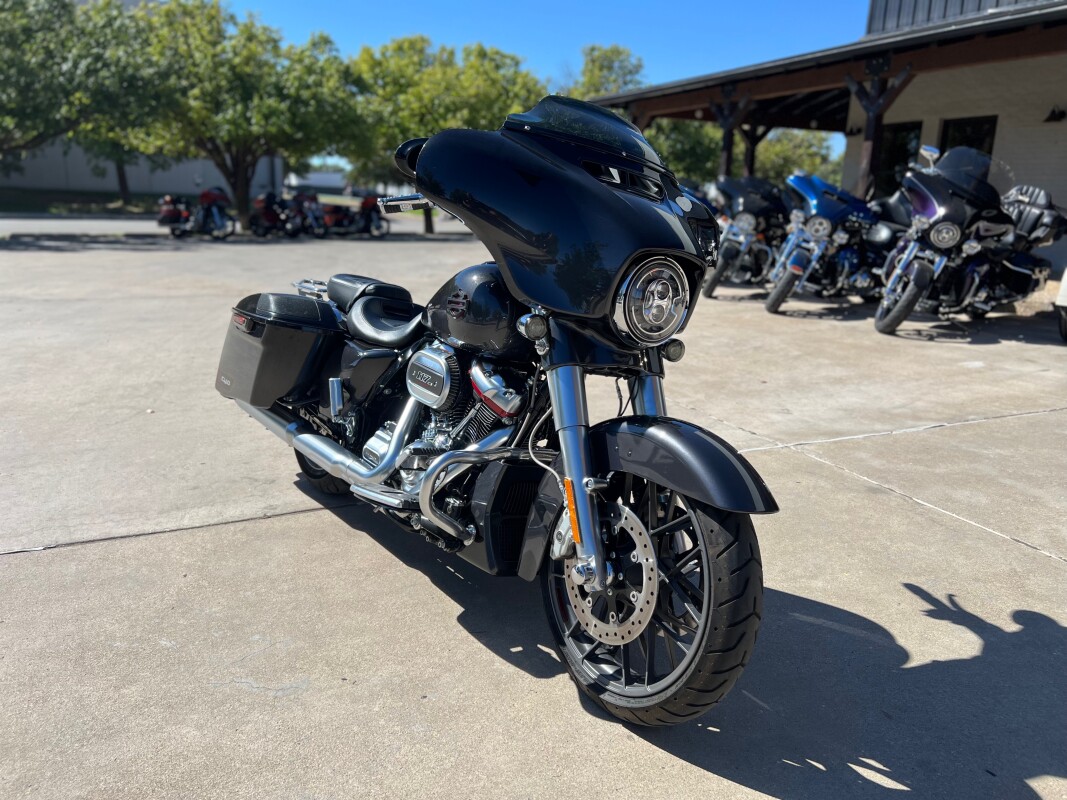2020 Harley-Davidson CVO Street Glide Black Stardust w/ Magnetic - Photo 2