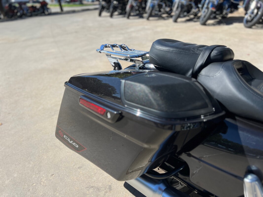 2020 Harley-Davidson CVO Street Glide Black Stardust w/ Magnetic - Photo 10