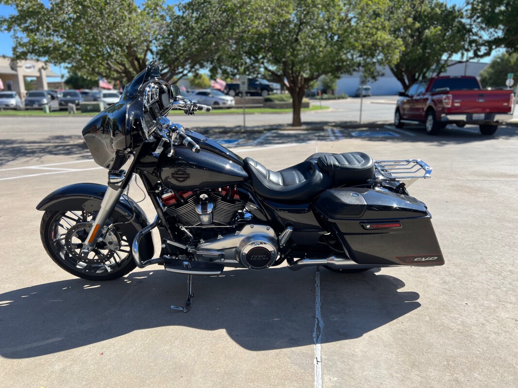 2020 Harley-Davidson CVO Street Glide Black Stardust w/ Magnetic - Photo 5