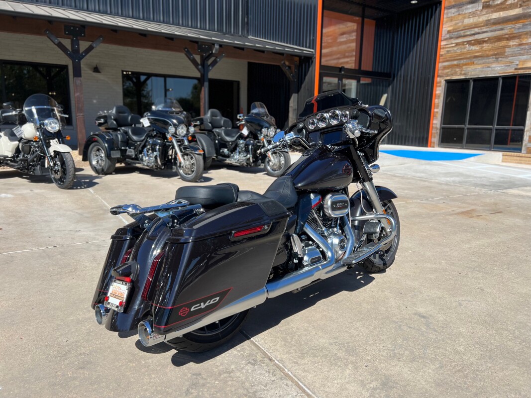 2020 Harley-Davidson CVO Street Glide Black Stardust w/ Magnetic - Photo 6