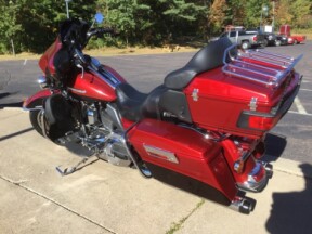 2012 Harley-Davidson® Electra Glide® Ultra Limited EMBR RED/MERLOT W/ PINSTRIP thumb 1
