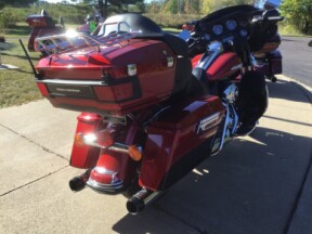2012 Harley-Davidson® Electra Glide® Ultra Limited EMBR RED/MERLOT W/ PINSTRIP thumb 2
