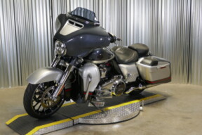 2019 Harley-Davidson® CVO™ Street Glide® CHRDSTL/LNGSLVR W/PINSTRIPE thumb 1