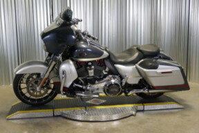 2019 Harley-Davidson® CVO™ Street Glide® CHRDSTL/LNGSLVR W/PINSTRIPE thumb 0