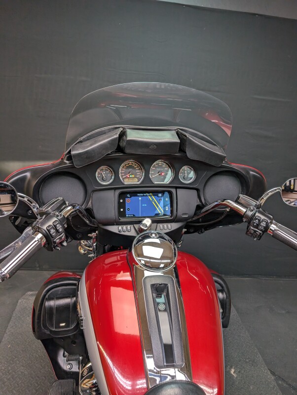 Harley-Davidson Tri Glide Ultra 2019 FLHTCUTG WICKED RED/ BARSLV W/PINSTRIPE - Photo 8
