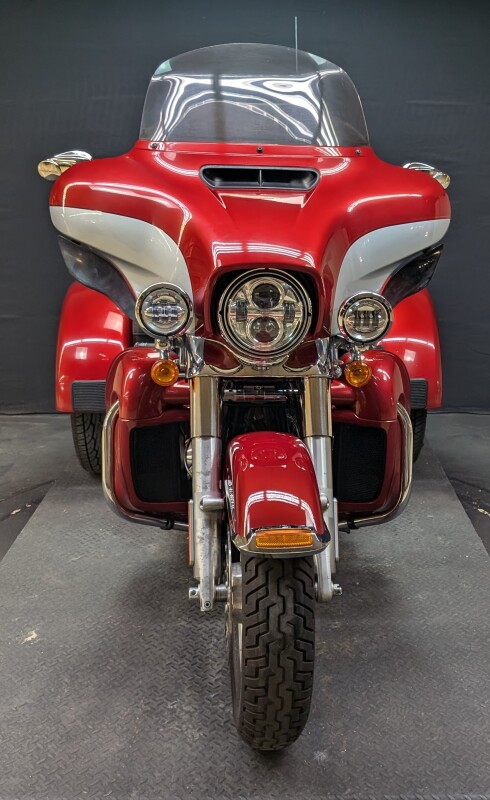 Harley-Davidson Tri Glide Ultra 2019 FLHTCUTG WICKED RED/ BARSLV W/PINSTRIPE - Photo 3