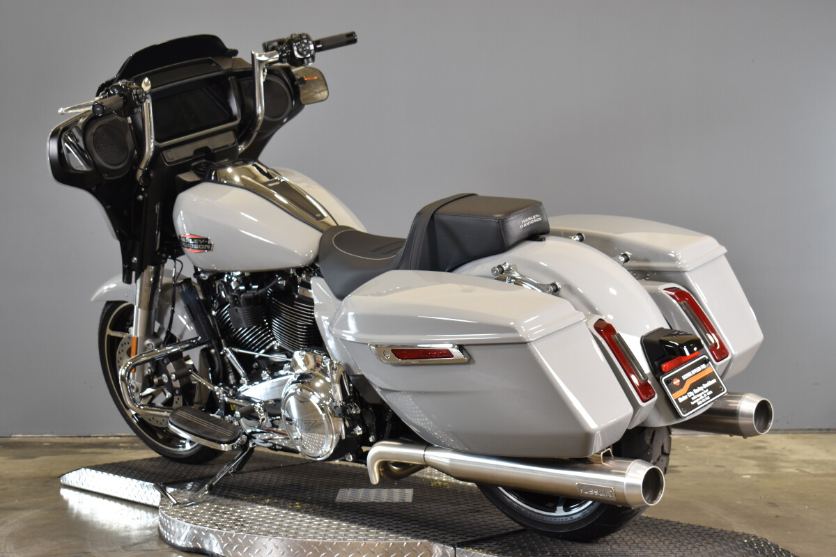 2024 Harley-Davidson Street Glide FLHX - Photo 6