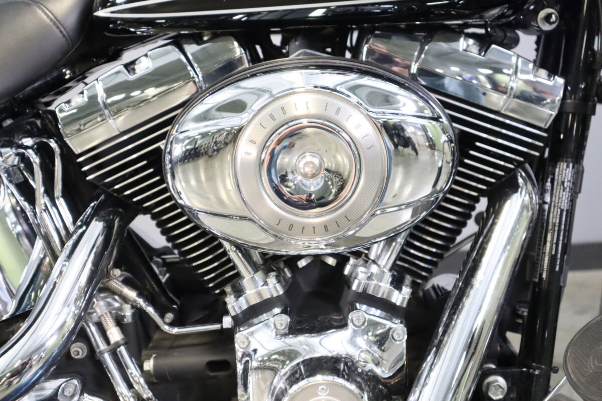 2011 Harley-Davidson Heritage Softail Classic FLSTC - Photo 9