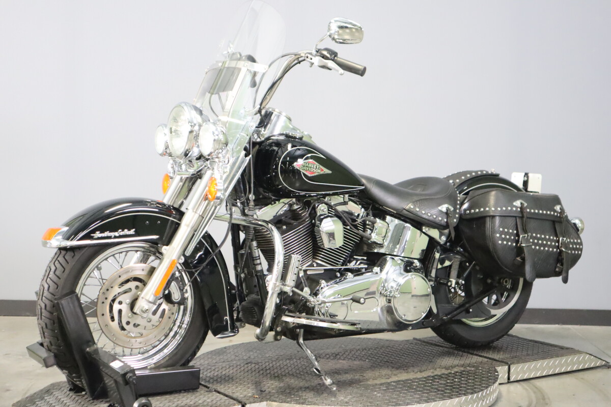 2011 Harley-Davidson Heritage Softail Classic FLSTC - Photo 4