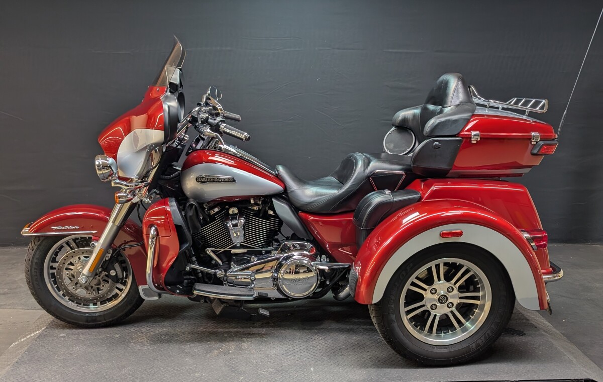 Harley-Davidson Tri Glide Ultra 2019 FLHTCUTG WICKED RED/ BARSLV W/PINSTRIPE - Photo 5