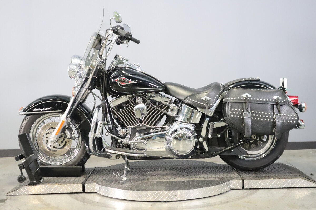 2011 Harley-Davidson Heritage Softail Classic FLSTC - Photo 5