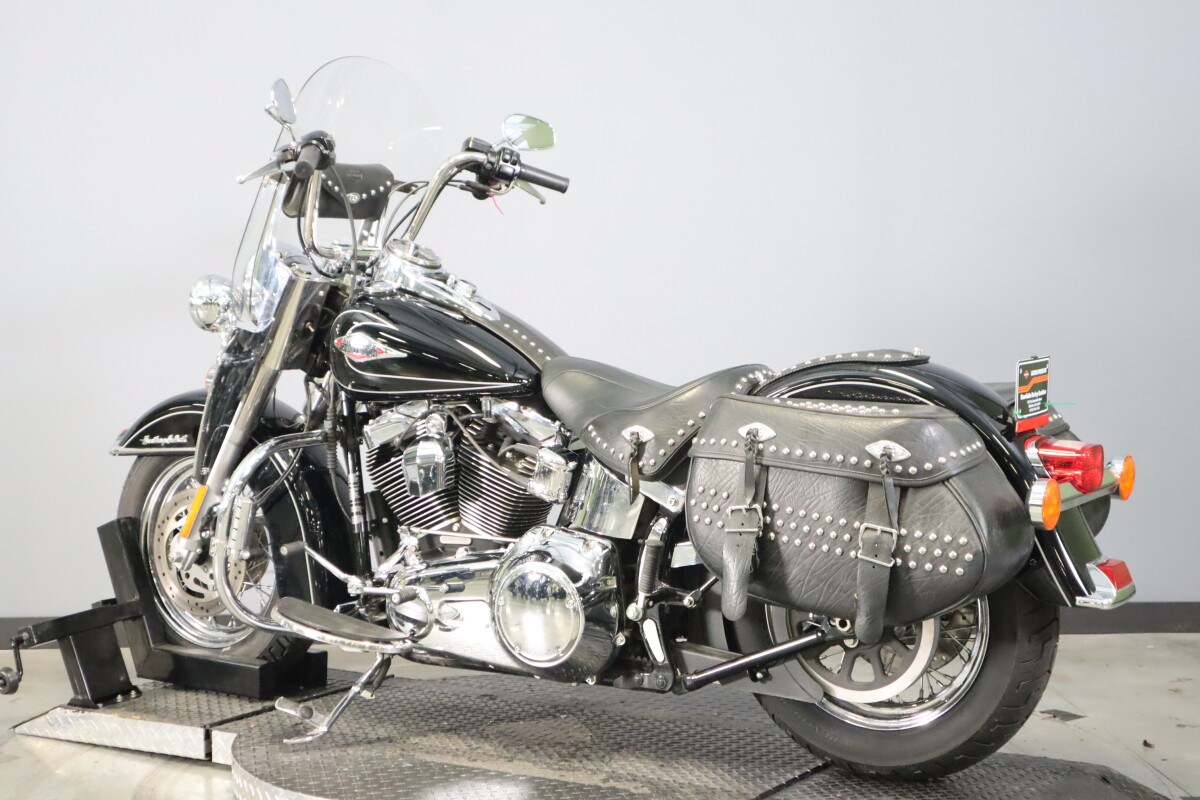 2011 Harley-Davidson Heritage Softail Classic FLSTC - Photo 6