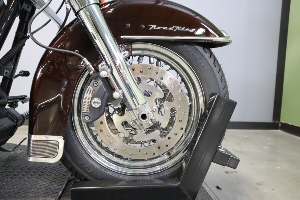 2011 Harley-Davidson Road King Classic FLHR - Photo 9