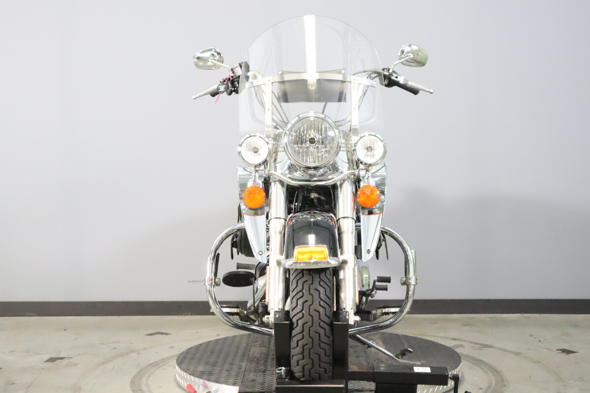 2011 Harley-Davidson Heritage Softail Classic FLSTC - Photo 3