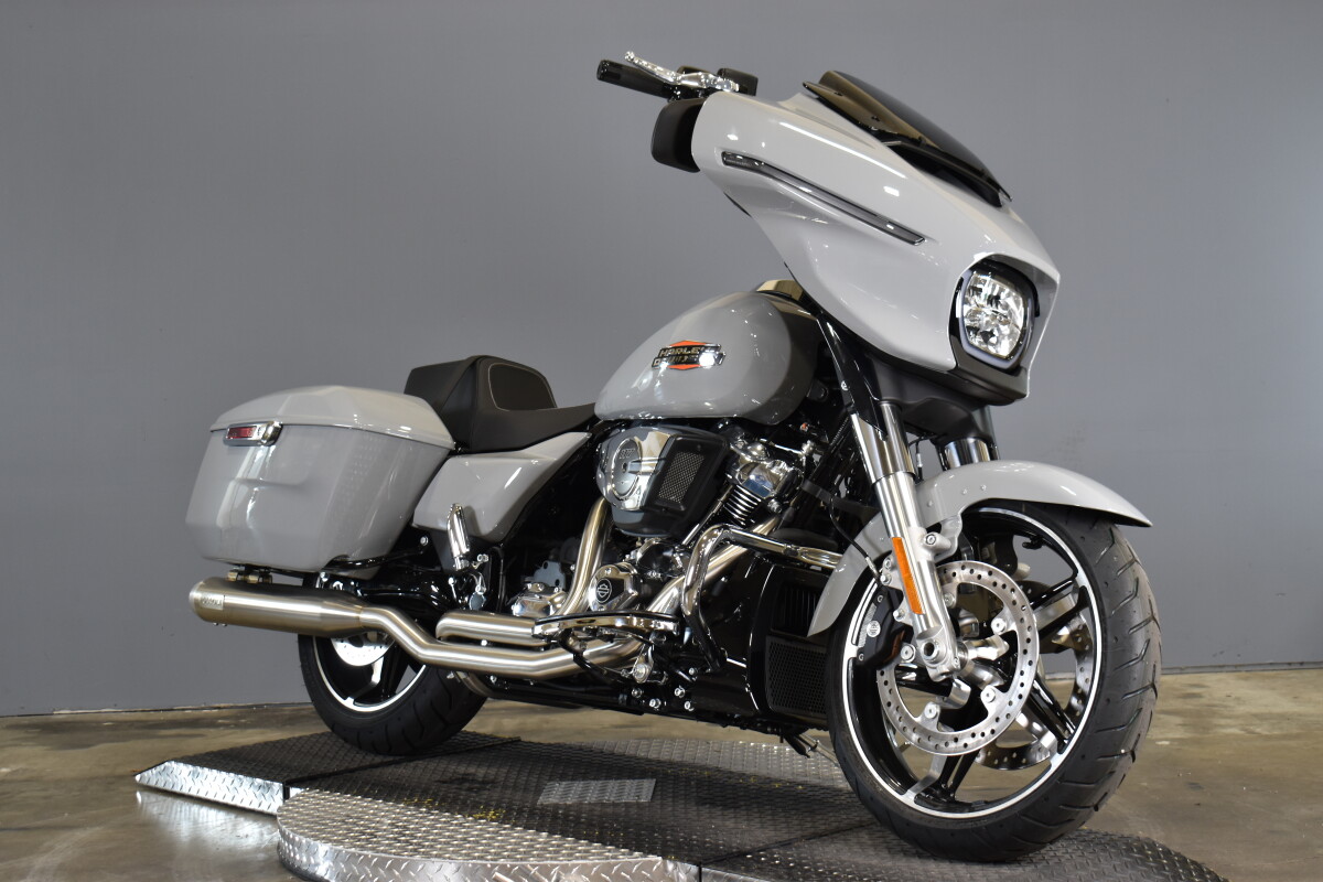 2024 Harley-Davidson Street Glide FLHX - Photo 2