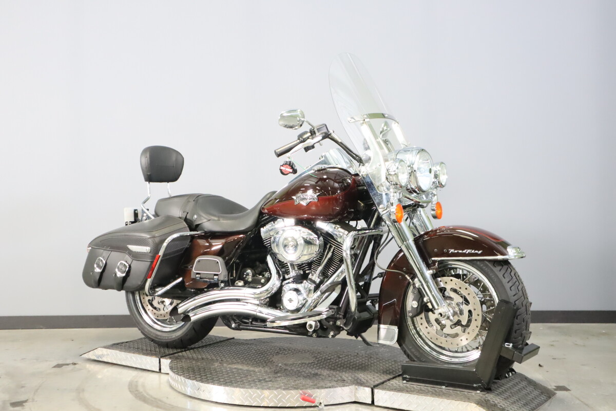 2011 Harley-Davidson Road King Classic FLHR - Photo 2