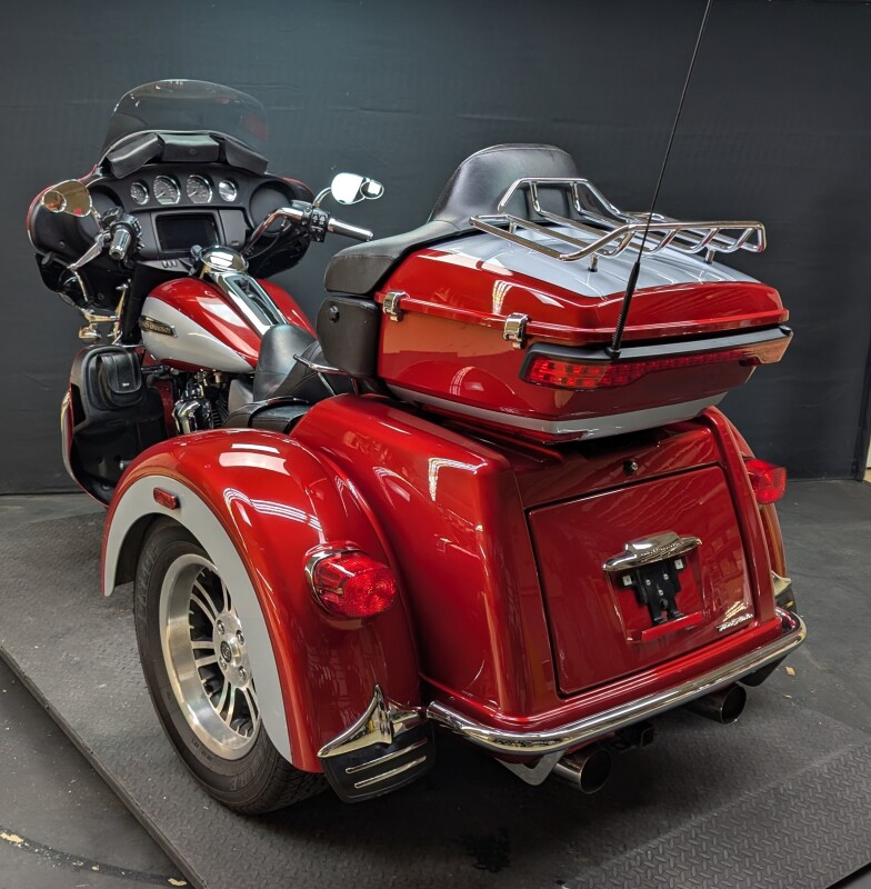 Harley-Davidson Tri Glide Ultra 2019 FLHTCUTG WICKED RED/ BARSLV W/PINSTRIPE - Photo 6