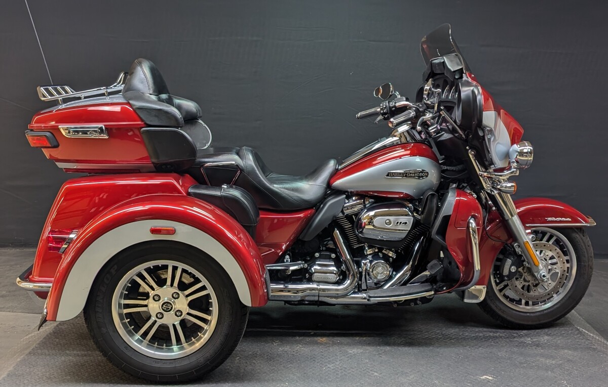Harley-Davidson Tri Glide Ultra 2019 FLHTCUTG WICKED RED/ BARSLV W/PINSTRIPE